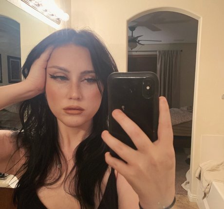 lewdkumi hot model photo