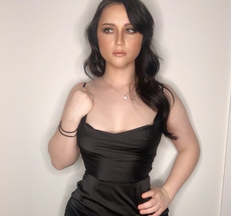 lewdkumi model pornographic photos