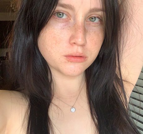 lewdkumi model pretty photos