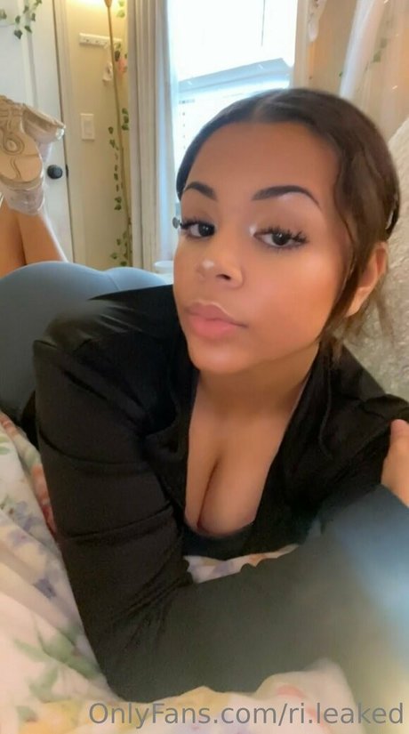 ri leaked naked star pic