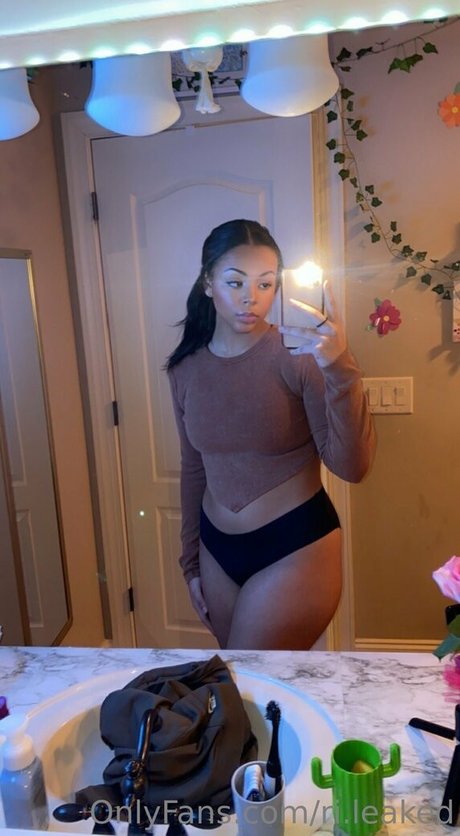 ri leaked erotic pornstar photo