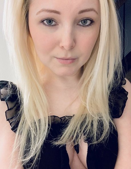 cutieblonde18 art actress gallery