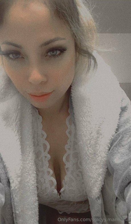 spicyy mamiana model porn image