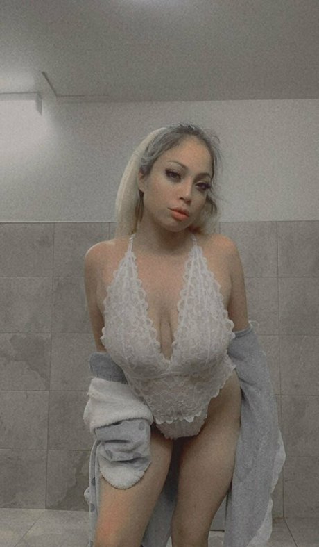 spicyy mamiana nude star pictures