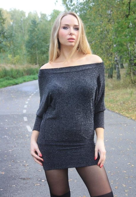 carty ti beautiful actress img