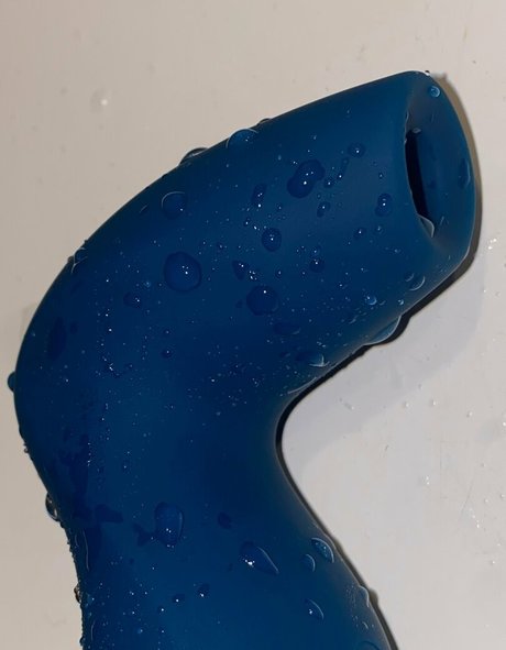 lovelylizfree sex model image