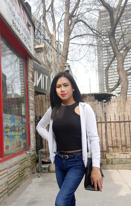 ayavonlee pretty actress pictures