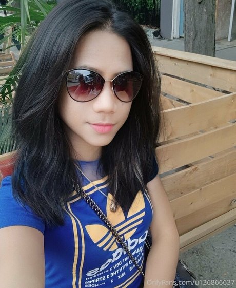 ayavonlee hot model picture