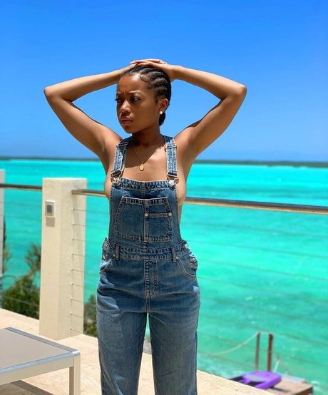 Cleopatra Lee star hd pics