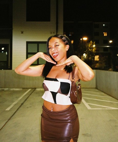 Cleopatra Lee pornstar pics