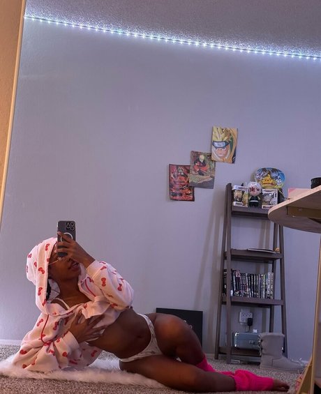 mochaanae star hot image