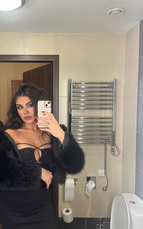 Vanessa Zachariadi model hot picture