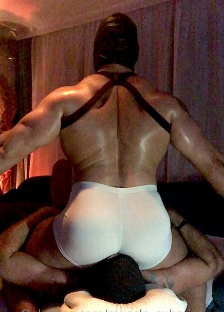 muscle submission erotic star img