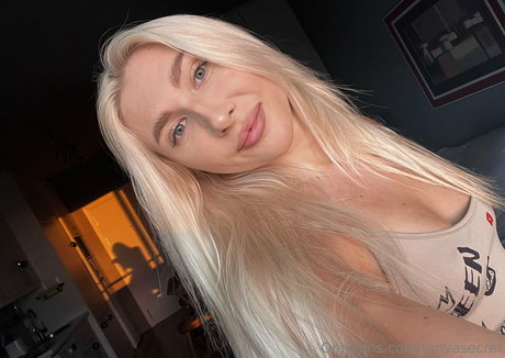 black girls onlyfans erotic image