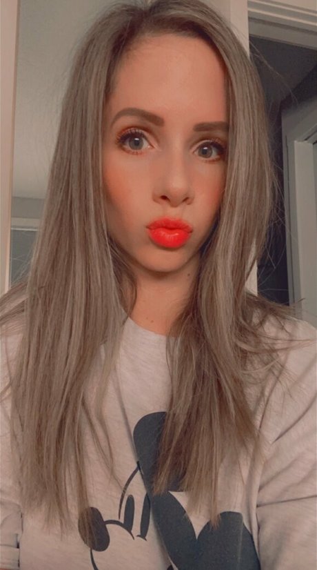 luxlovely111 porn actress image