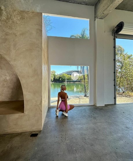 Pandora Bonsor exclusive star photo