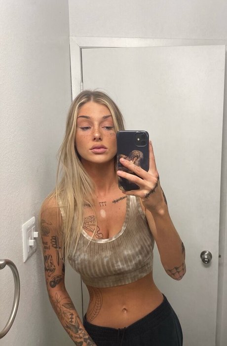 Ryrenee adult model pic