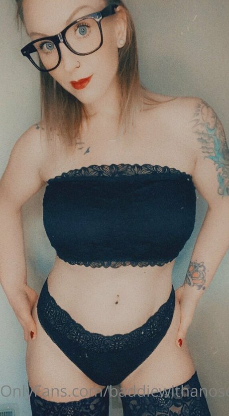 baddiewithanosering star naked pictures