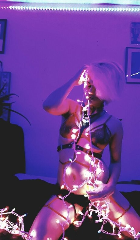 glowsticksss nude pornstar pics