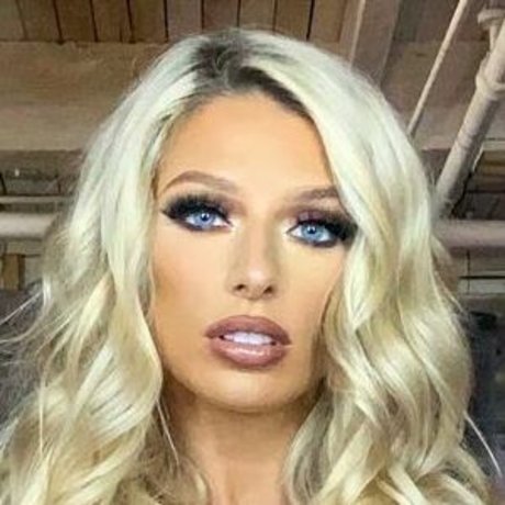 Brianna Lee pornstar sex gallery