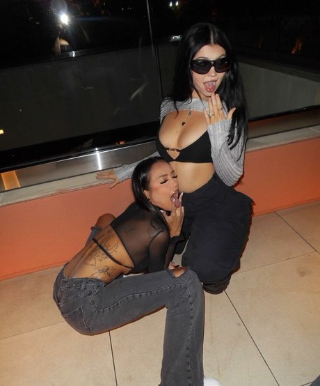 sugarttitts erotic star image