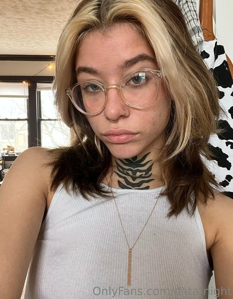 data night pretty actress picture