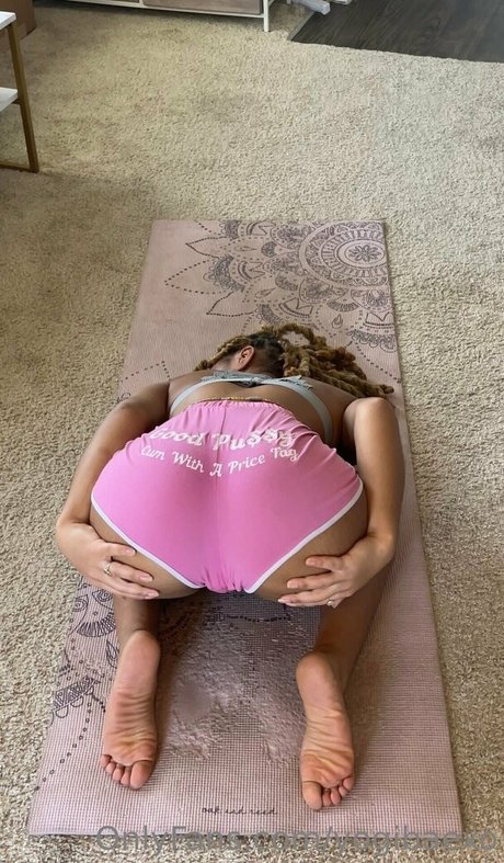 yogibaexo sex actress photo