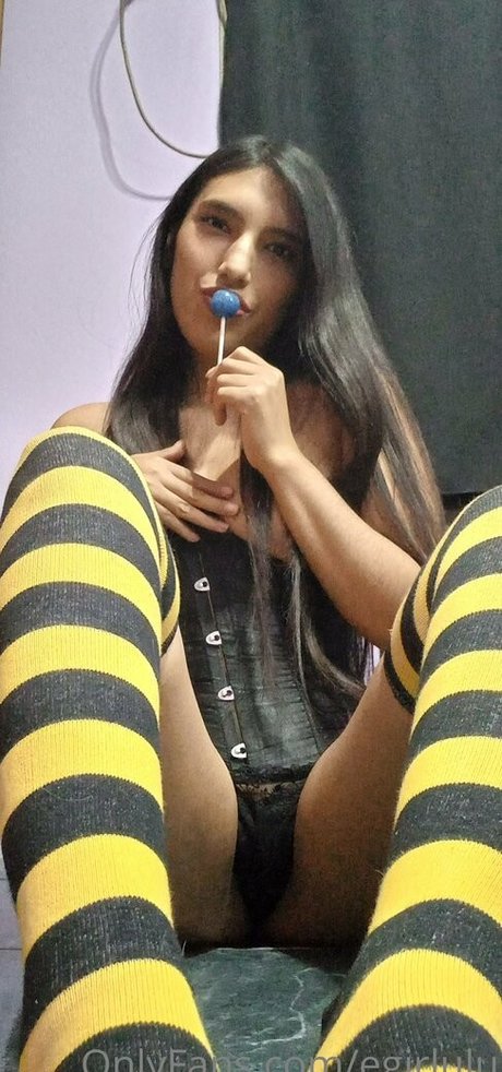 egirlulu naked model image