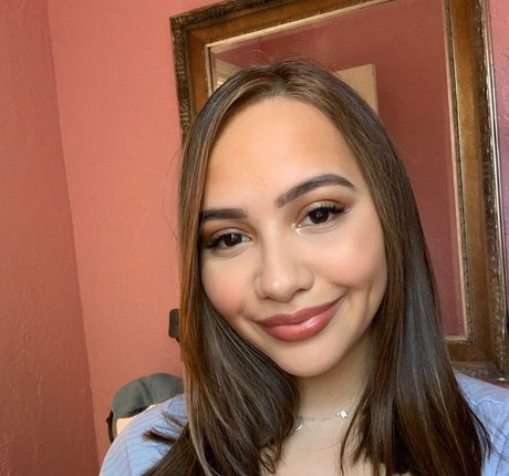 Ellie Johnston model free pictures