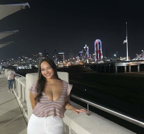 Ellie Johnston erotic pornstar image