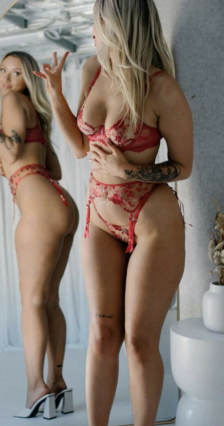 Ebony Saint Rose pornstar hot image