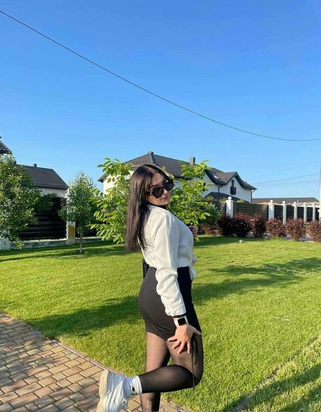 dina 69 high quality actress photos