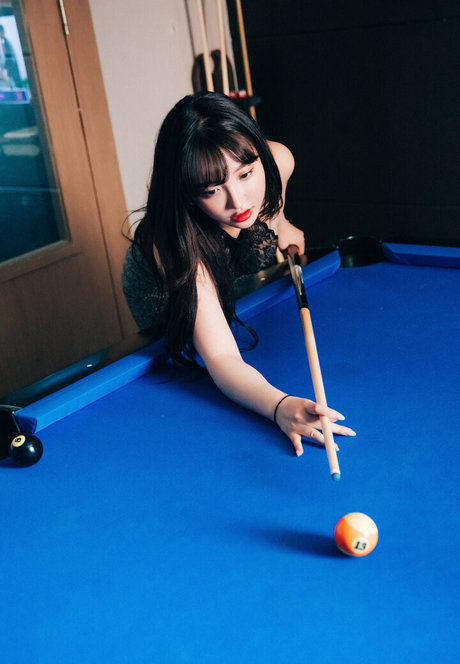 Son Ye Eun actress picture