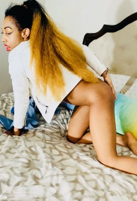 officialdiamond model adult photos