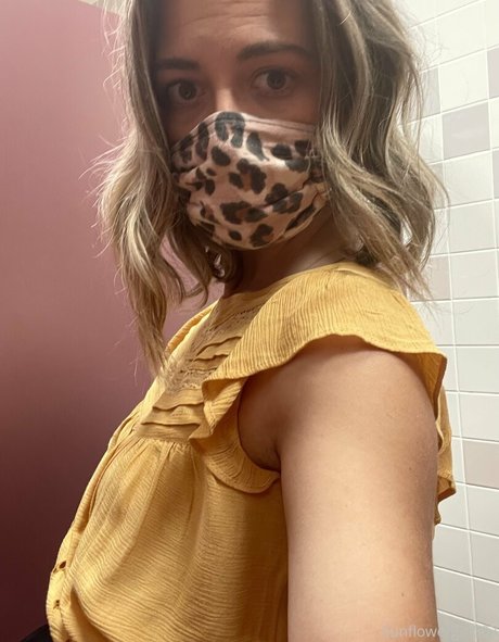 clever belle5 erotic pornstar picture