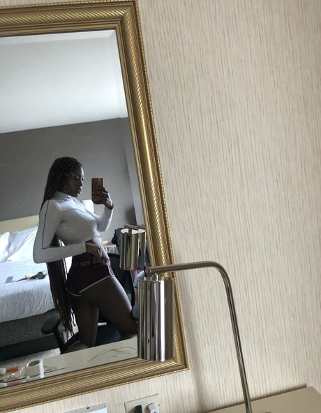 krazyyy4k nudes model images