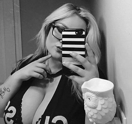 Lilly Alcorn star exclusive photo