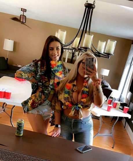 Lilly Alcorn model beautiful picture