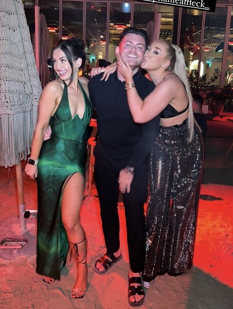 female influencer onlyfans beautiful xxx image