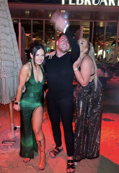 tanned onlyfans hot nude image