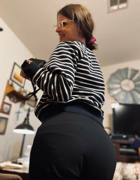 casual lies star hot image