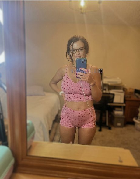 casual lies pornstar naked image