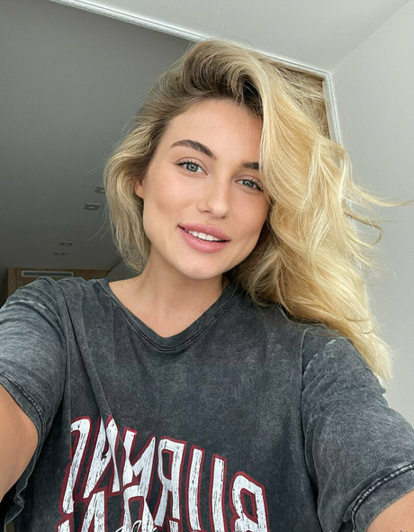 ad petit model adult image