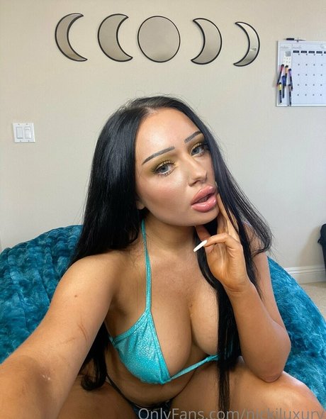 nickiluxury star nude gallery