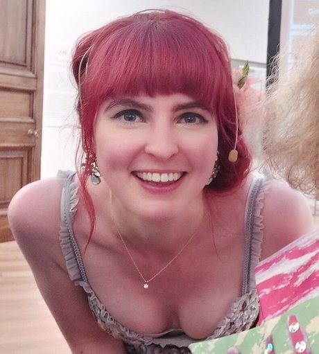 Izzie Balmer hd model pics