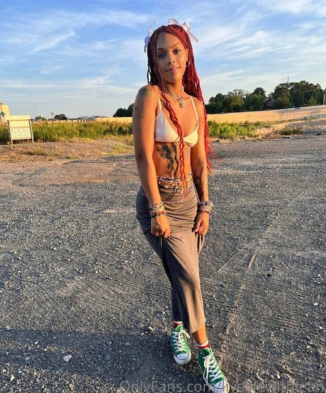 leahsade pornstar sexy pics