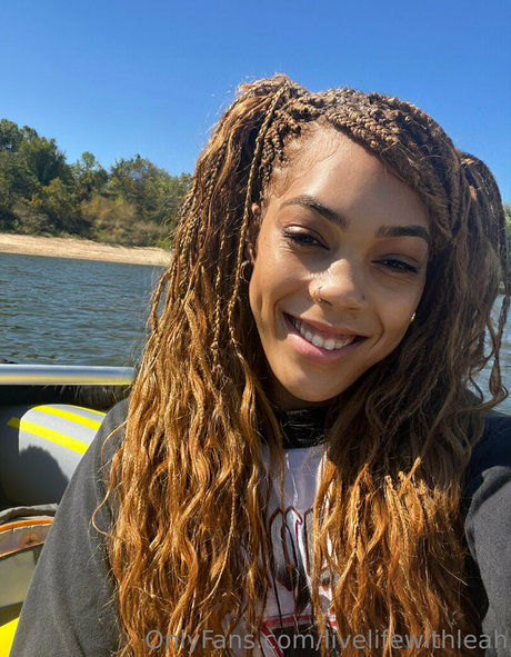 leahsade art pornstar img