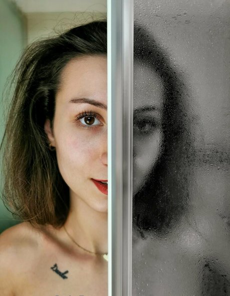 amyvalentinexxx naked star pic