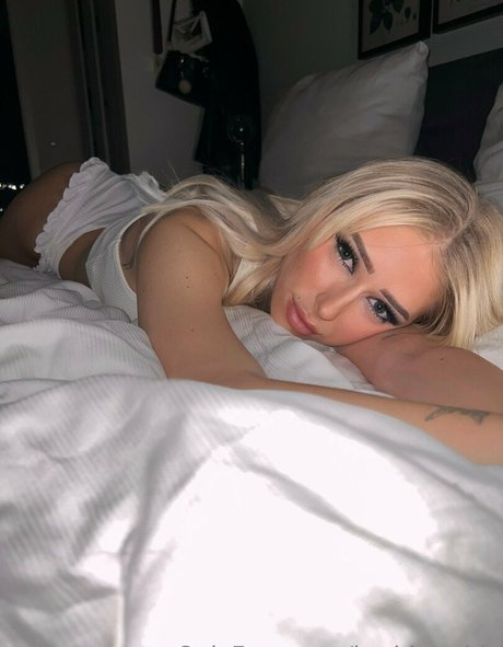 barbies side porn model img