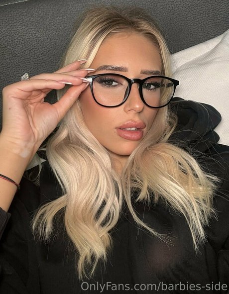 barbies side perfect model pic